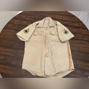 Vintage ‘70s Vietnam Military SS 1970’s US Army Button Down-Size Med-Staining